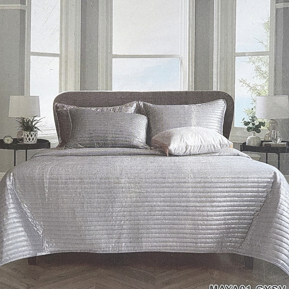 New$645 Dream Collection by Cloud 9 Maya King Quilt Set, Grey/Silver